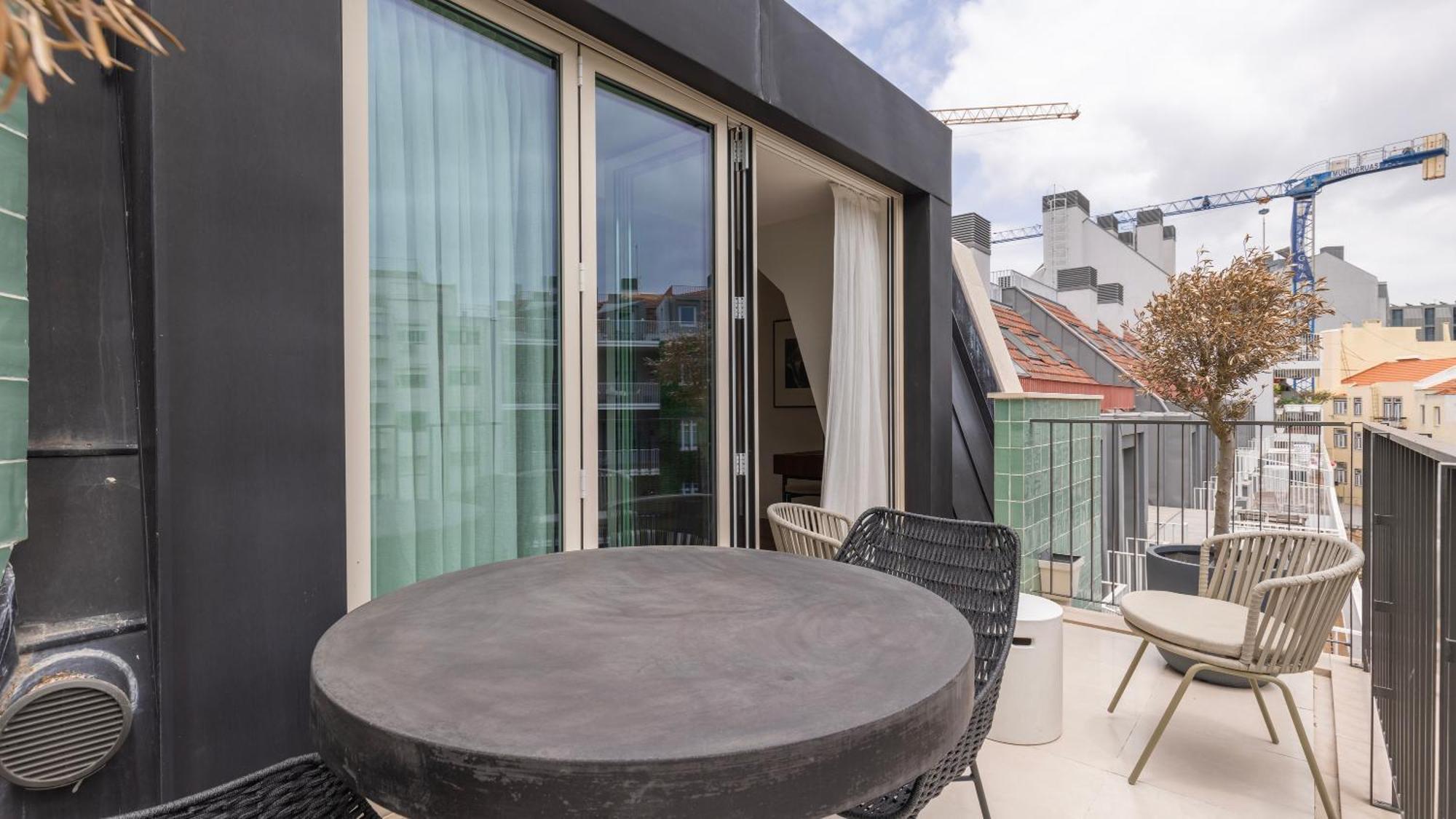 Stunning With Balcony By Lovelystay * Lisbon