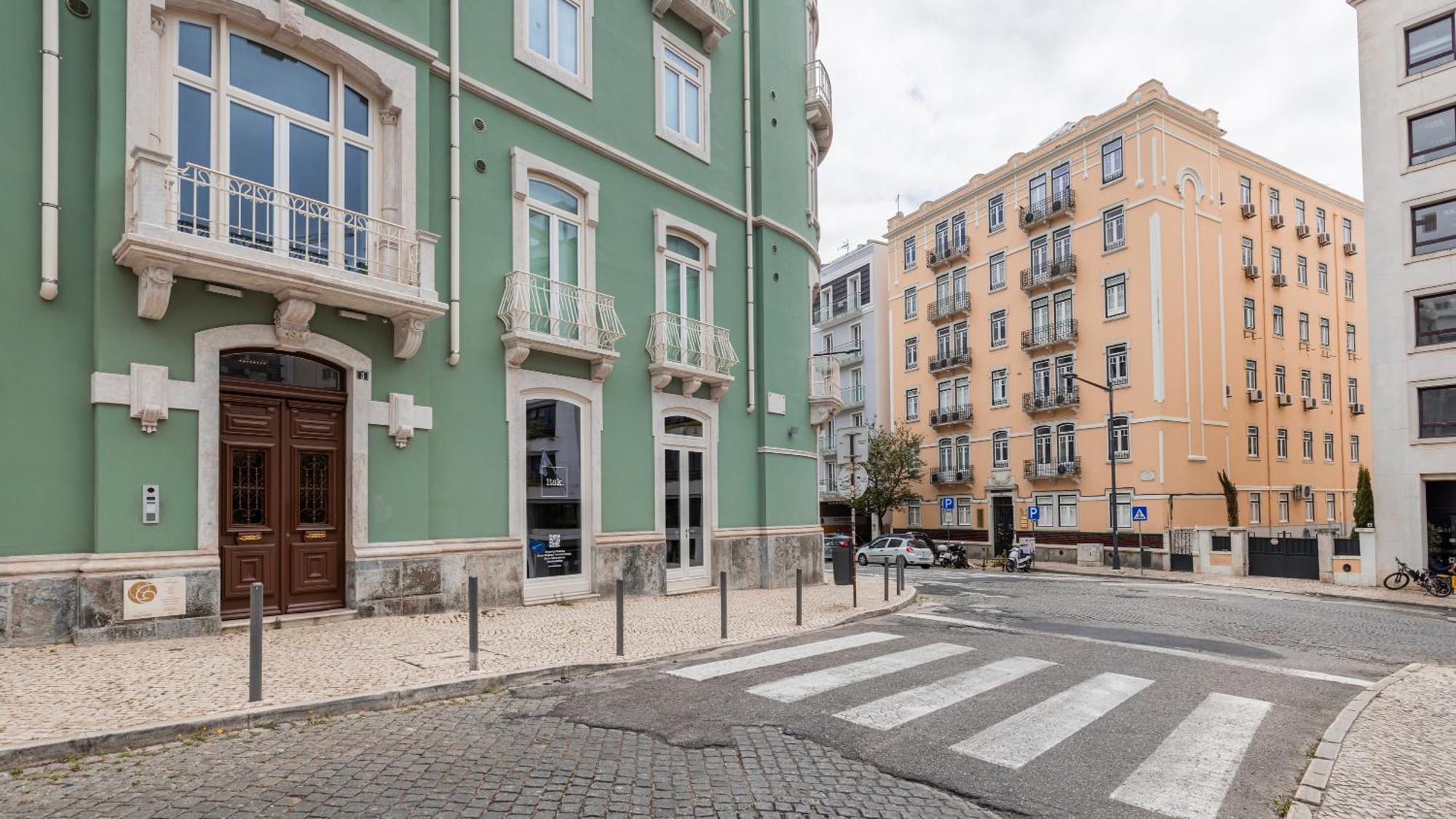 Stunning With Balcony By Lovelystay Lisbon